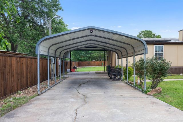 857 E Guadalupe Street, La Grange, TX 78945
