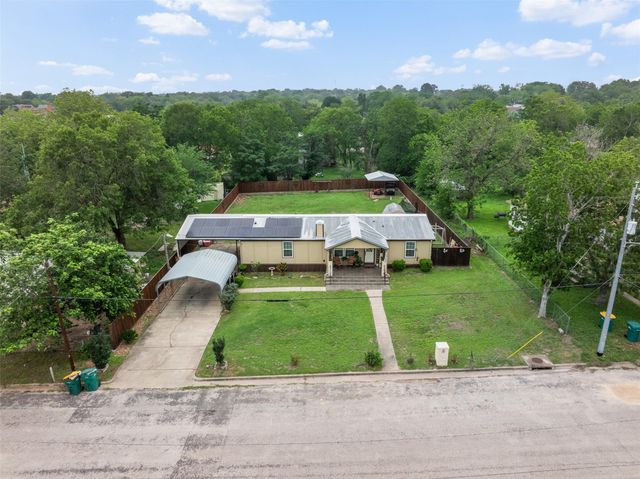 857 E Guadalupe Street, La Grange, TX 78945