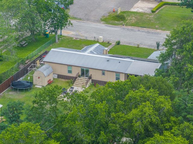 857 E Guadalupe Street, La Grange, TX 78945