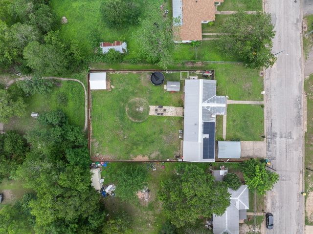 857 E Guadalupe Street, La Grange, TX 78945