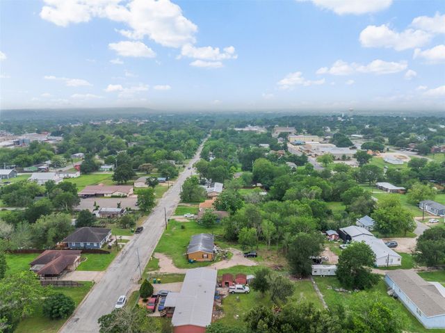 857 E Guadalupe Street, La Grange, TX 78945