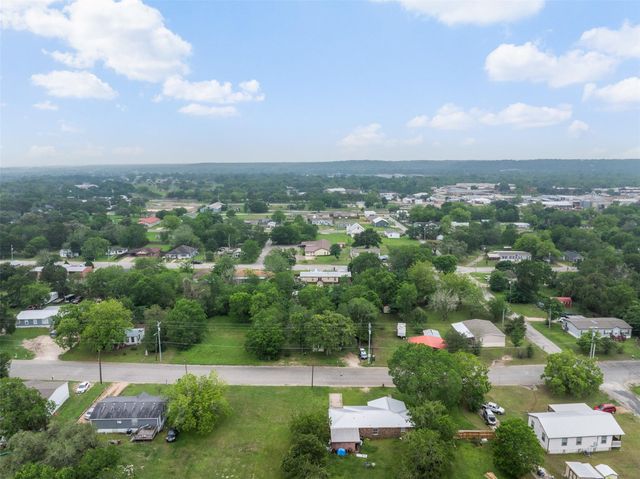 857 E Guadalupe Street, La Grange, TX 78945