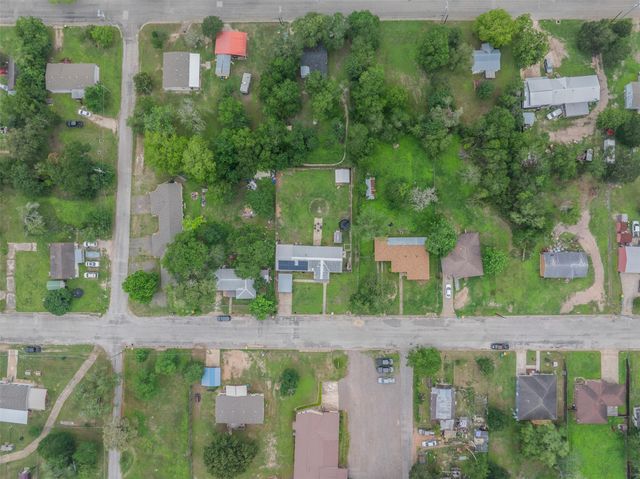 857 E Guadalupe Street, La Grange, TX 78945