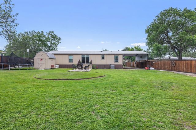 857 E Guadalupe Street, La Grange, TX 78945