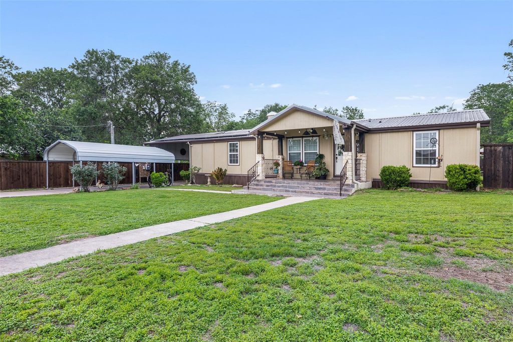 857 E Guadalupe Street, La Grange, TX 78945