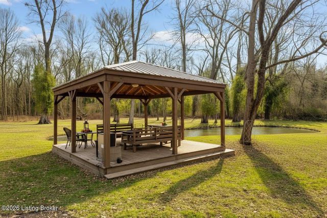 219 Wood Rd, Louisville, KY 40222