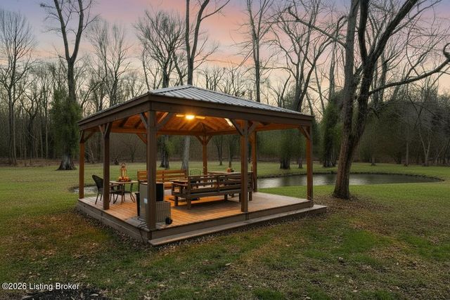 219 Wood Rd, Louisville, KY 40222