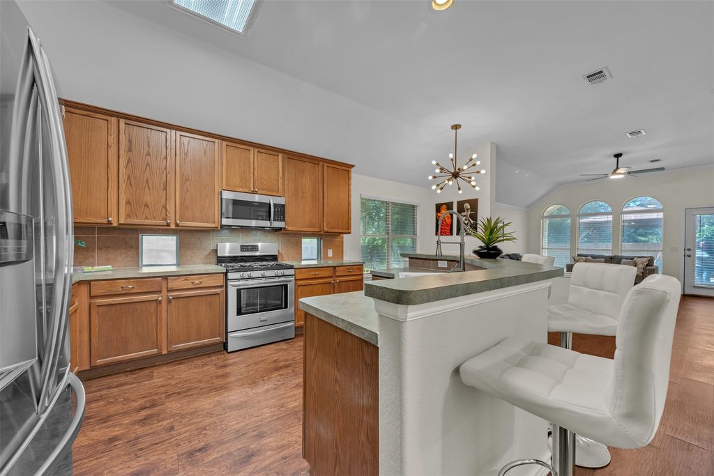 8102 Mansanillo Court, Arlington, TX 76002 — photo 5
