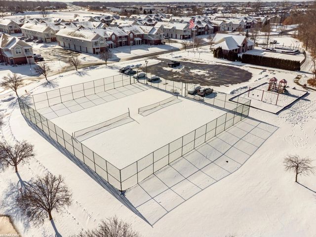 28241 S Pointe Lane, Chesterfield Twp, MI 48051