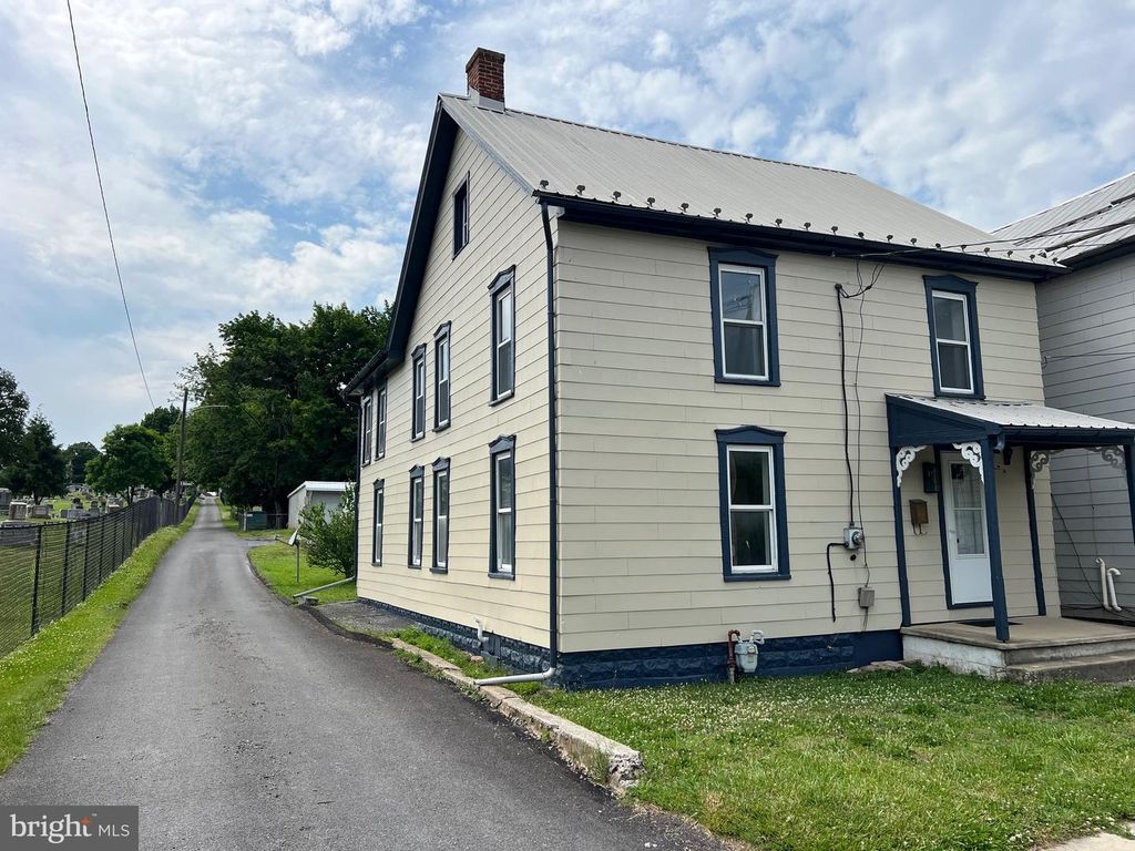 323 HOOD ST, Chambersburg, PA 17202