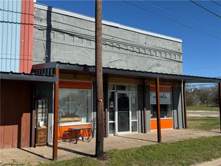 216 Gassaway Street, Lott, TX 76656
