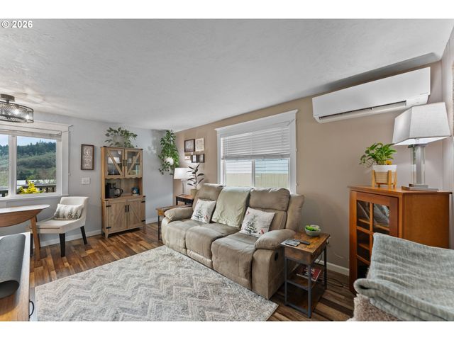 2046 Ne FREEMONT Ave, Roseburg, OR 97470