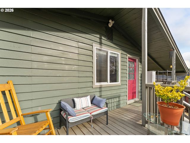 2046 Ne FREEMONT Ave, Roseburg, OR 97470