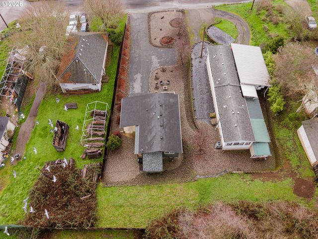 2046 Ne FREEMONT Ave, Roseburg, OR 97470