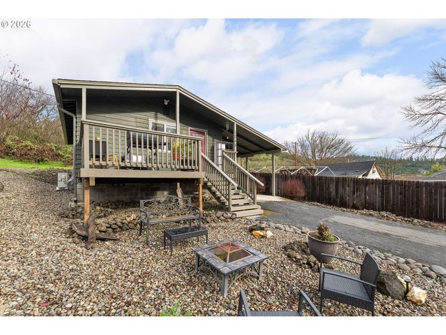 2046 Ne FREEMONT Ave, Roseburg, OR 97470