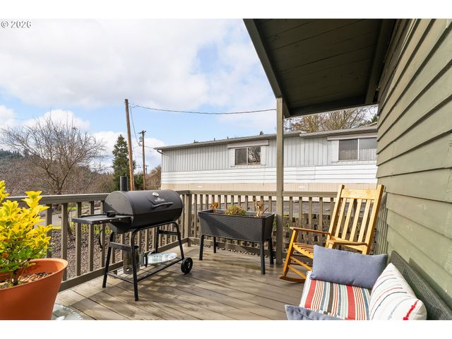 2046 Ne FREEMONT Ave, Roseburg, OR 97470