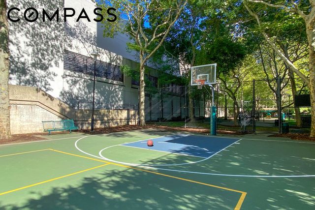 300 E 33rd St Apt 21E, New York City, NY 10016