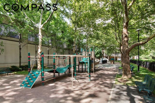 300 E 33rd St Apt 21E, New York City, NY 10016