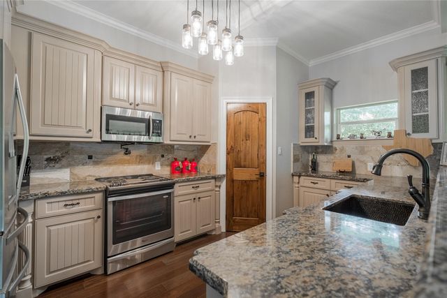 1003 Ellisor Road, New Waverly, TX 77358
