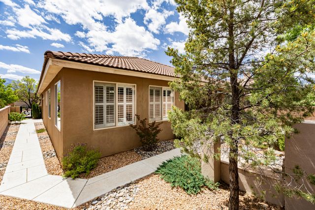 921 Purple Aster Drive, Bernalillo, NM 87004