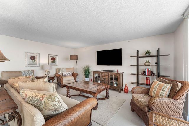 250 S OCEAN Boulevard 8F, Boca Raton, FL 33432