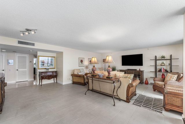 250 S OCEAN Boulevard 8F, Boca Raton, FL 33432