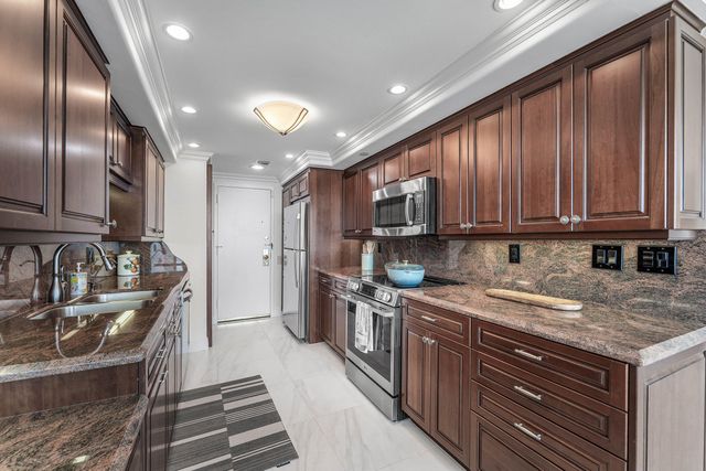 250 S OCEAN Boulevard 8F, Boca Raton, FL 33432