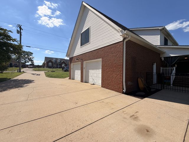 218 Autumn Glen Dr, Murfreesboro, TN 37129