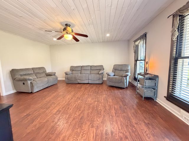 218 Autumn Glen Dr, Murfreesboro, TN 37129