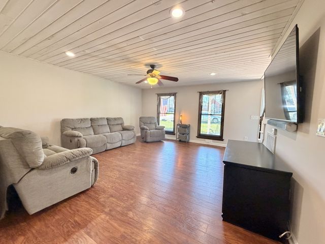 218 Autumn Glen Dr, Murfreesboro, TN 37129