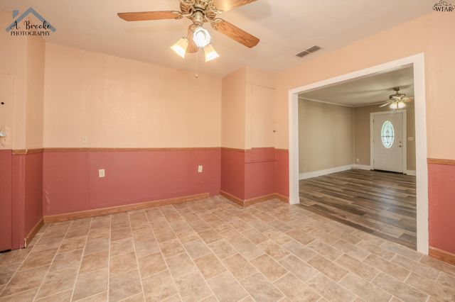 404 W WASHINGTON AVENUE, Iowa Park, TX 76367