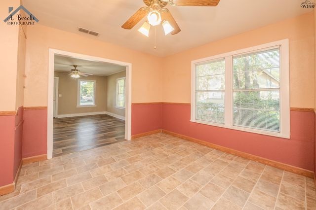 404 W WASHINGTON AVENUE, Iowa Park, TX 76367
