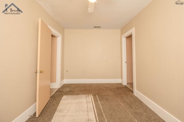404 W WASHINGTON AVENUE, Iowa Park, TX 76367