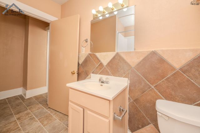 404 W WASHINGTON AVENUE, Iowa Park, TX 76367