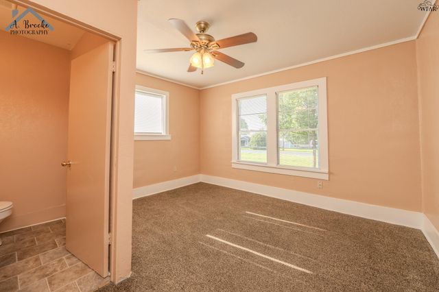 404 W WASHINGTON AVENUE, Iowa Park, TX 76367
