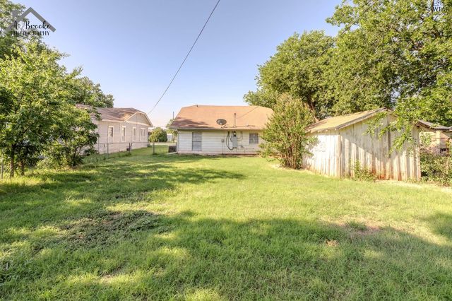 404 W WASHINGTON AVENUE, Iowa Park, TX 76367