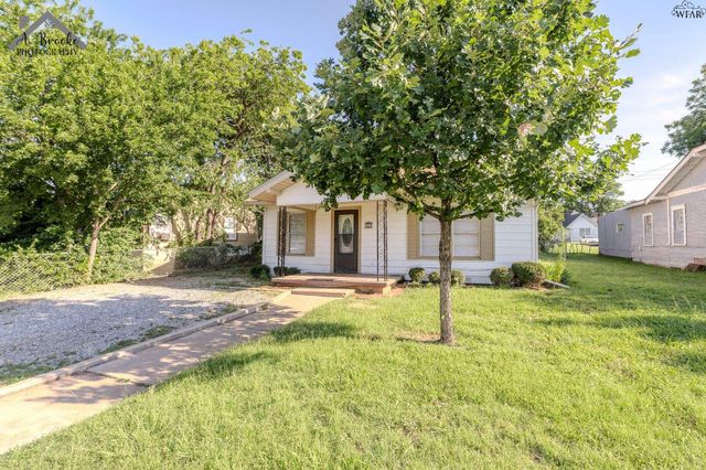 404 W WASHINGTON AVENUE, Iowa Park, TX 76367