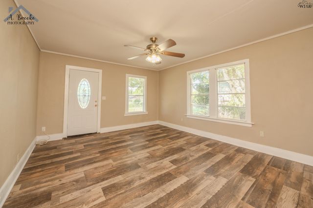 404 W WASHINGTON AVENUE, Iowa Park, TX 76367