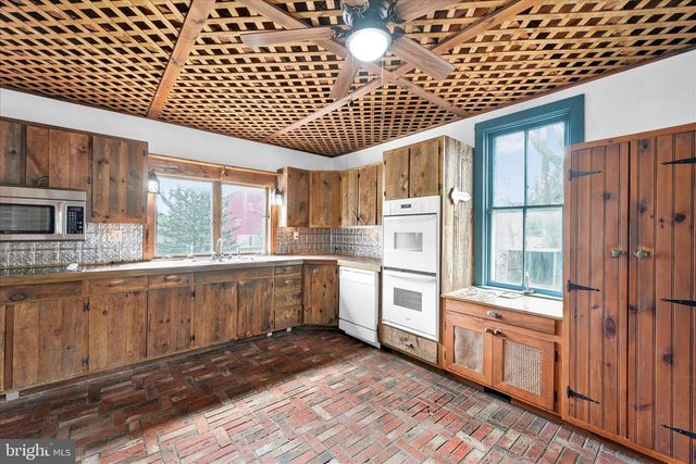 414 E MAIN, Annville, PA 17003