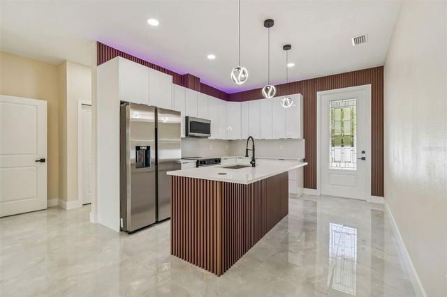 706 LEXINGTON BOULEVARD, Tampa, FL 33612