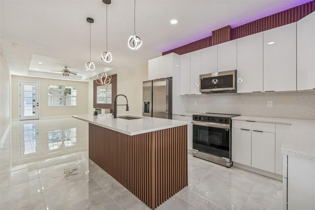 706 LEXINGTON BOULEVARD, Tampa, FL 33612