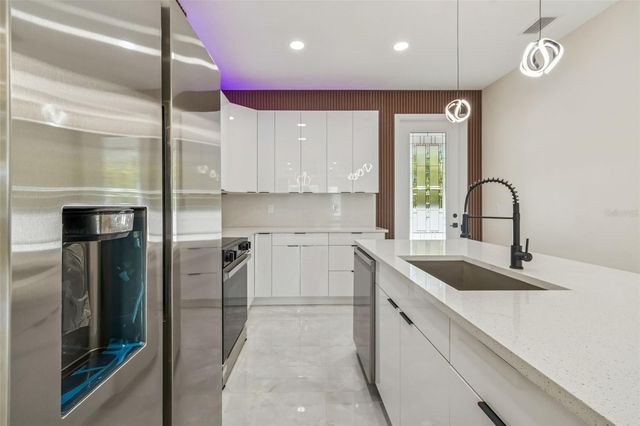 706 LEXINGTON BOULEVARD, Tampa, FL 33612