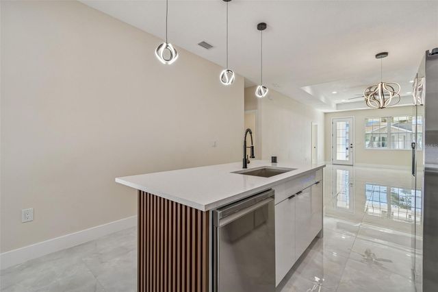 706 LEXINGTON BOULEVARD, Tampa, FL 33612