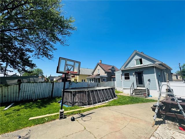 4301 Hodgson Avenue, Cleveland, OH 44109