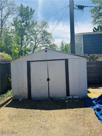 4301 Hodgson Avenue, Cleveland, OH 44109