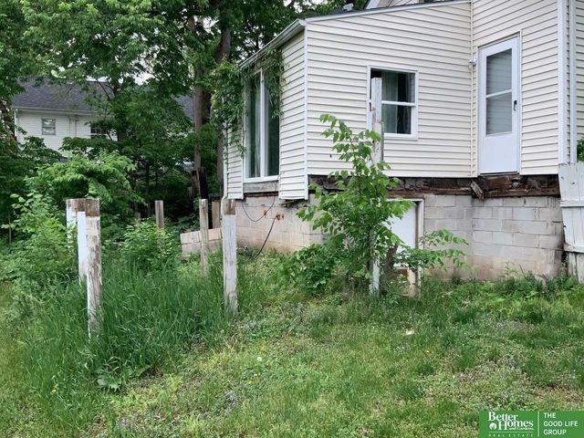 1704 S 18 Street, Omaha, NE 68108
