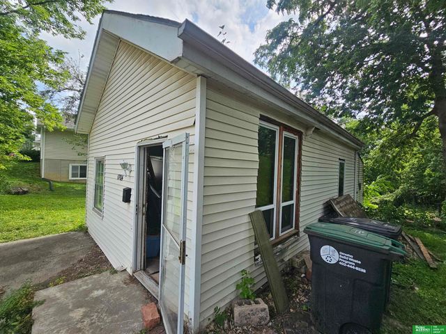 1704 S 18 Street, Omaha, NE 68108