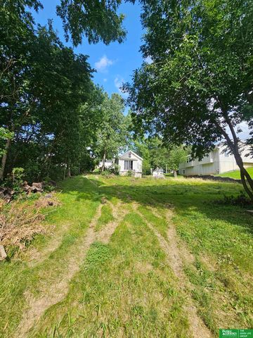 1704 S 18 Street, Omaha, NE 68108