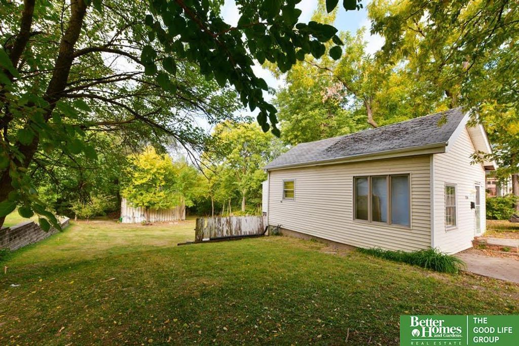 1704 S 18 Street, Omaha, NE 68108