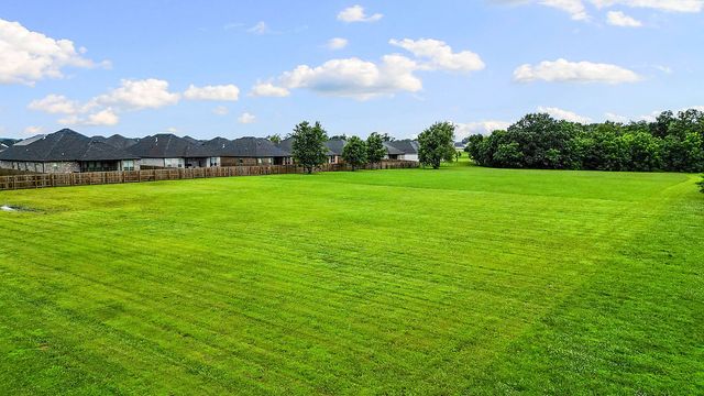 Edgewood Road, Bentonville, AR 72713